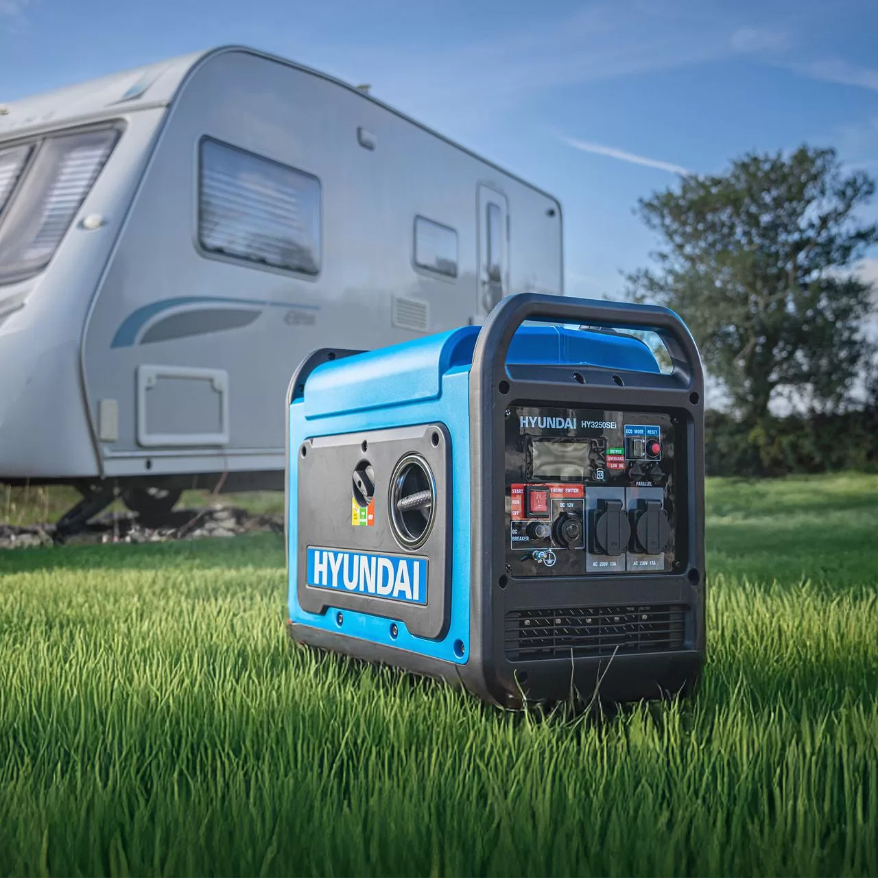 Hyundai 3200W / 3.2kW Petrol Inverter Generator, Pure Sine Wave Output, Electric Start