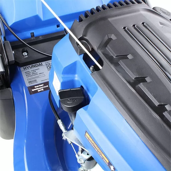 Hyundai HYM530SPR Self-Propelled Petrol Lawn Mower with Rear Roller