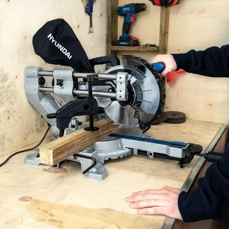 Hyundai 1500W Electric Mitre Saw / Chop Saw with 210mm Blade, 230V