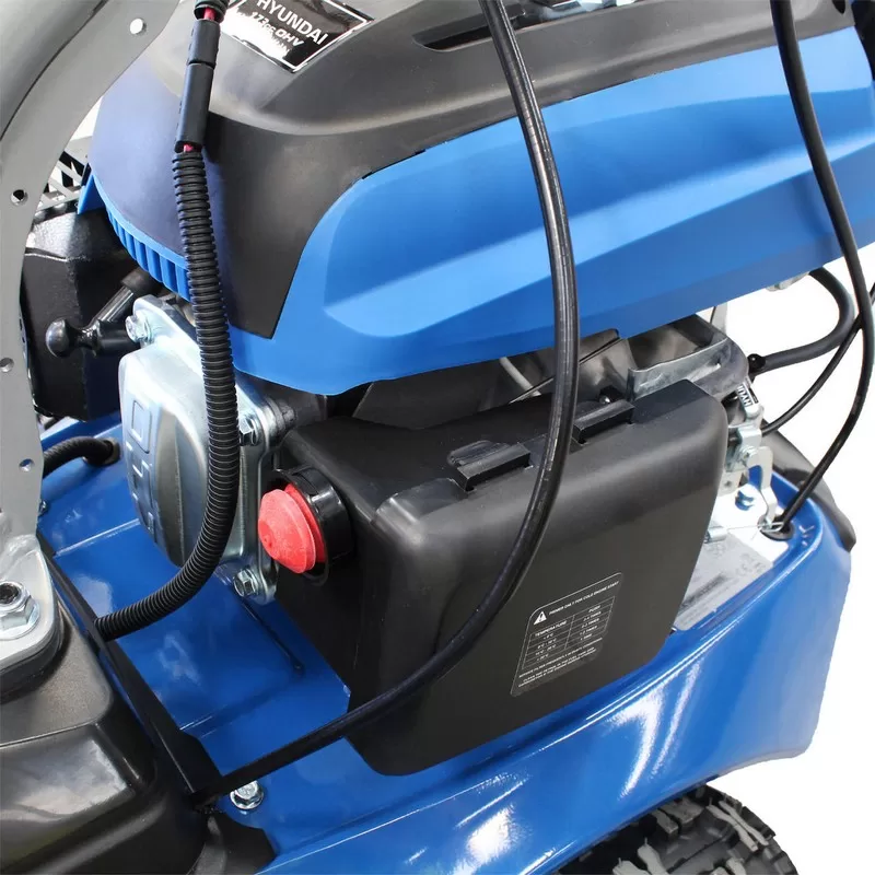 Hyundai 173cc 39'' 100cm Self Propelled Petrol Yard Sweeper Powerbrush
